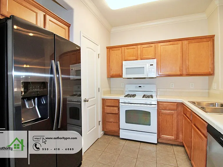 2109 Vienna Way — Photo 7