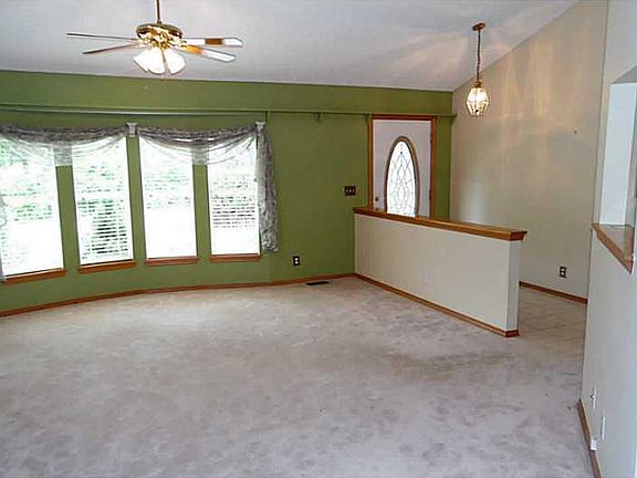 4th image of 12 Tuxford Cir