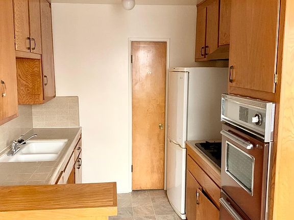5th image of 1222 N New Hampshire Ave APT 5