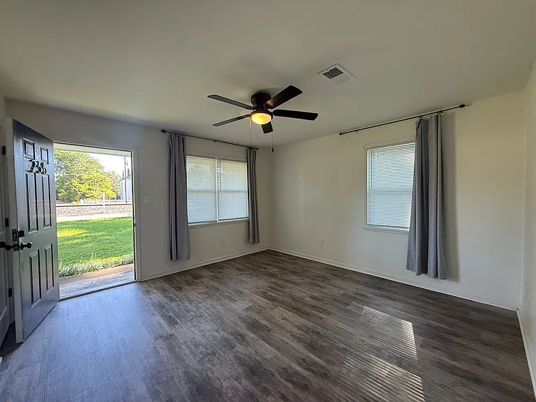 255 S Hicks St — Photo 5