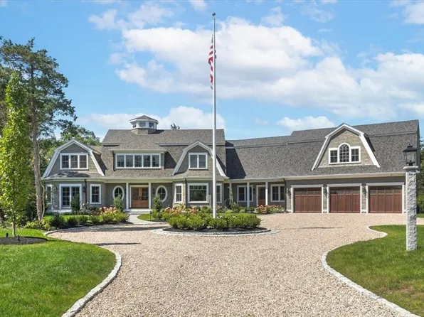 16 Lowe Way, Falmouth, MA 02540