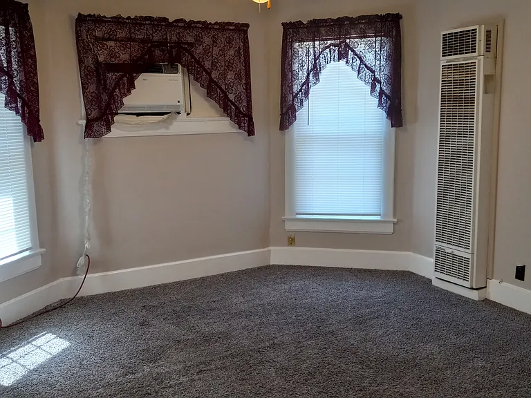 1627 W Short Ave — Photo 2
