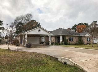 590 Bridgeview Dr, Onalaska, TX 77360