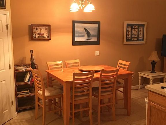 Eat in kitchen all tile floors