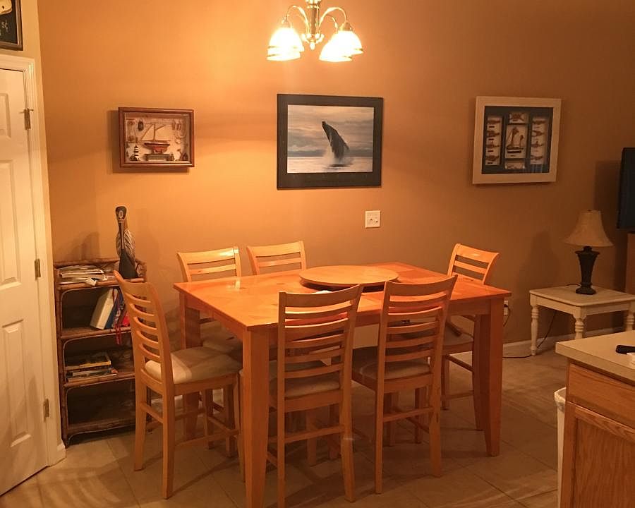 Eat in kitchen all tile floors