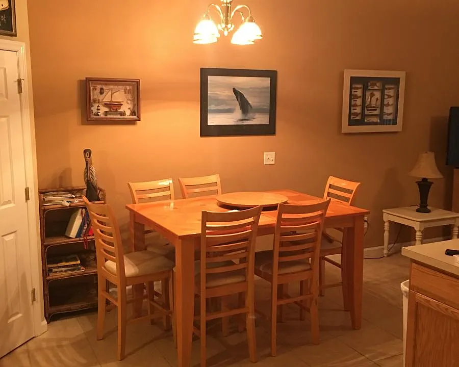 Eat in kitchen all tile floors