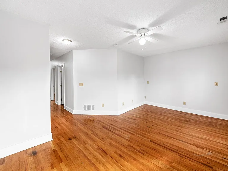 1378 1/2 Indianola Ave #2 — Photo 4