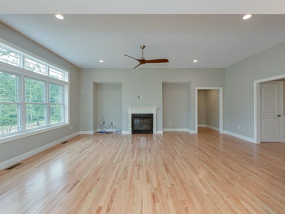 5th image of 32 Majestic Ave #55