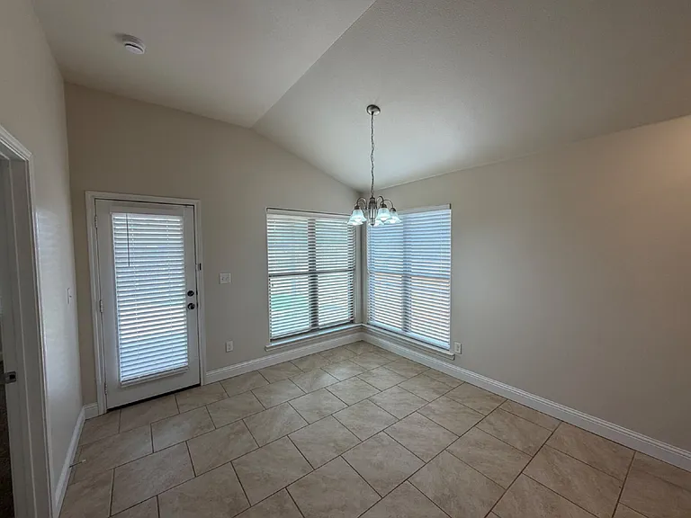 3608 Ridgely Ave — Photo 4