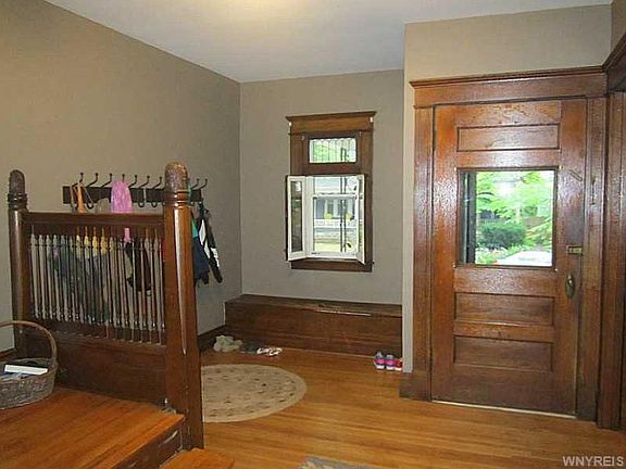 4th image of 254 Norwood Ave