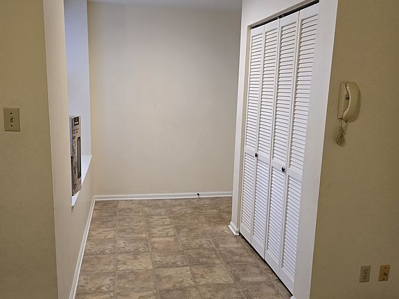 3rd image of 5795 Pershing Ave APT 102
