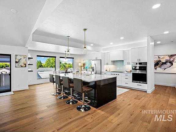 3rd image of 3707 S Edgeview Dr