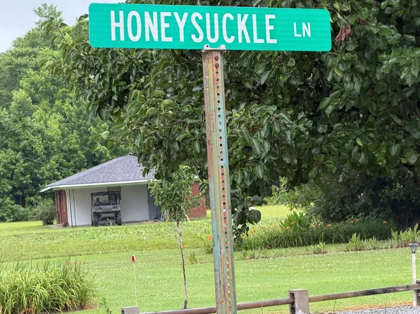 691 Honeysuckle Ln, Saint Joseph, LA 71366
