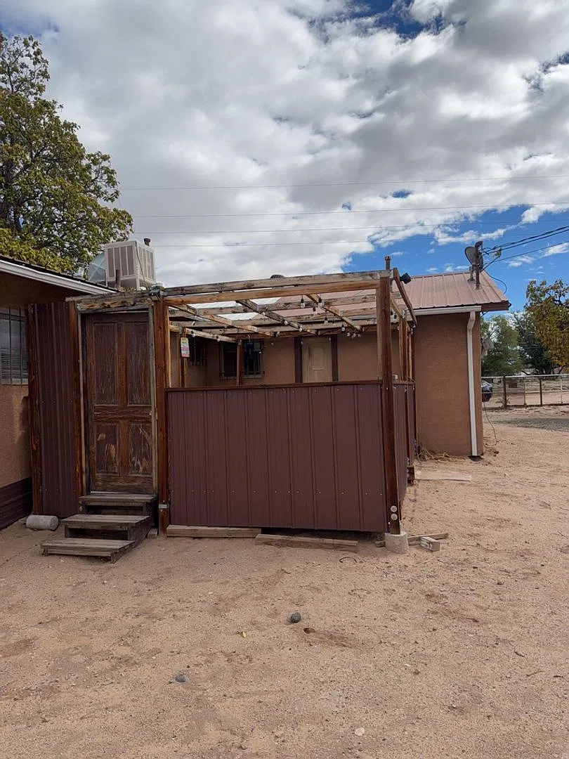 3 Bedroom, 2 Bathroom Home! Schedule a Showing! — Photo 2