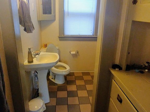 4th image of 508 W Walnut St Floor 1