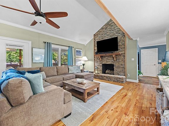 4th image of 2237 Wintercrest Dr