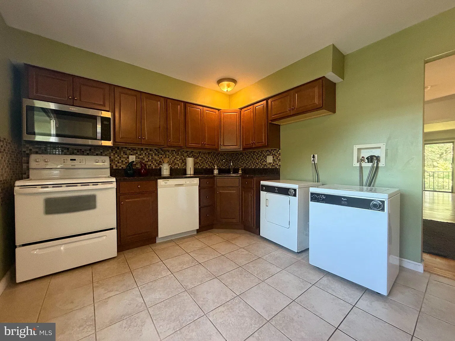 3 bed, 1.5 bath, 1148 sqft, $2,500 — Photo 3