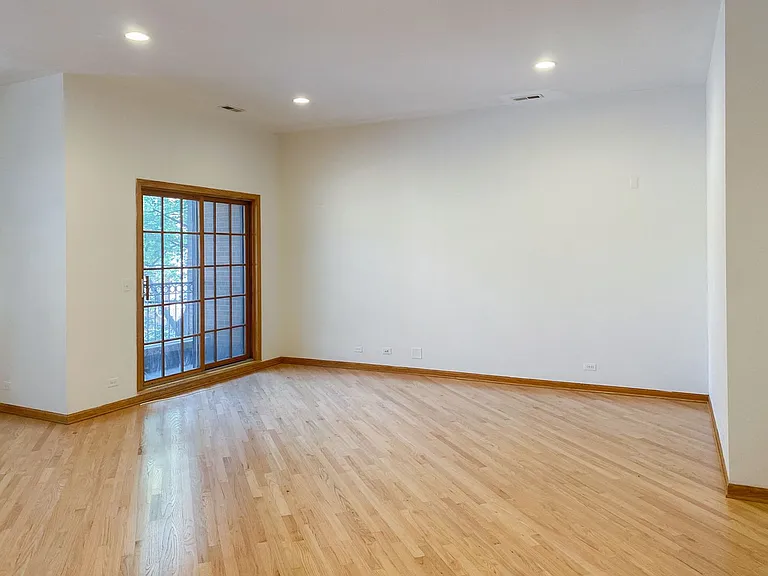 3338 N Sheffield Ave — Photo 13