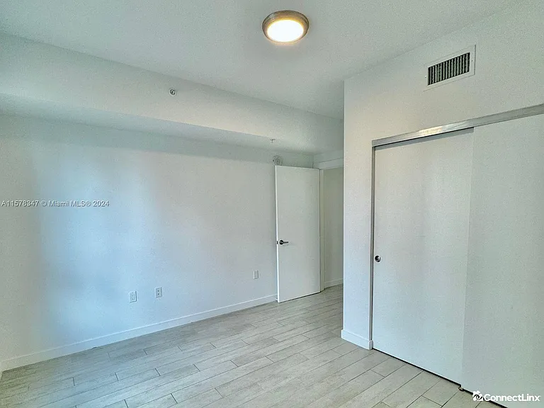 321 NE 26th St #519 — Photo 5