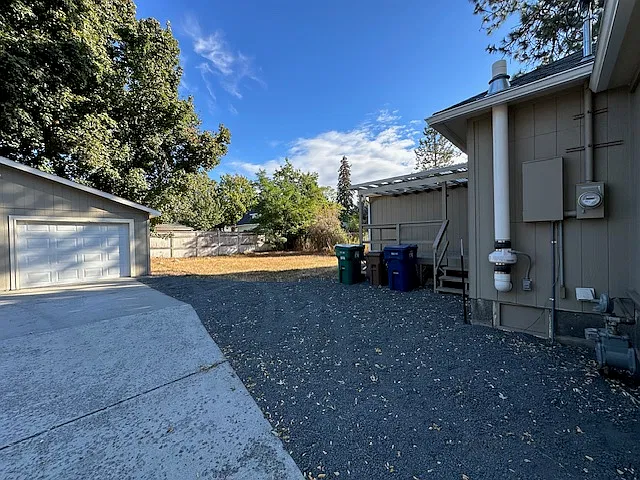 2 bed, 1184 sqft, $1,695 — Photo 3
