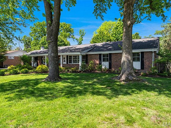 4th image of 24 Country Fair Ln