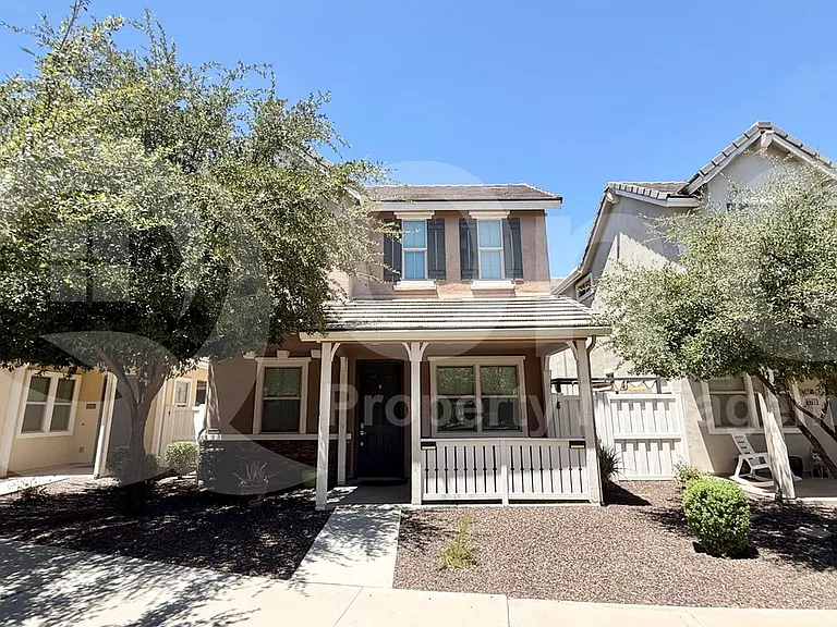 3713 E Robert St — Photo 1