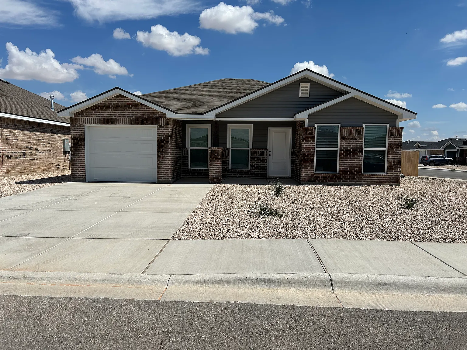 3 bed, 1300 sqft, $2,199 — Photo 1