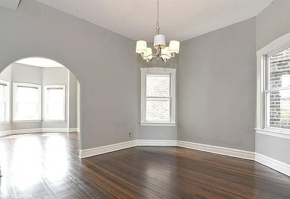 3rd image of 2854 N Hamlin Ave APT 3