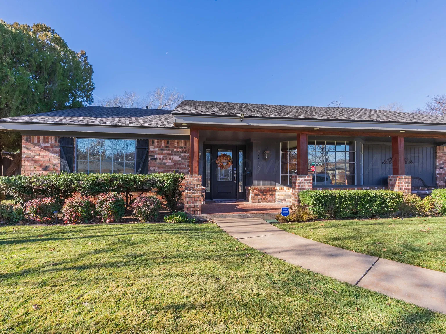 3 bed, 2952 sqft, $3,200 — Photo 3