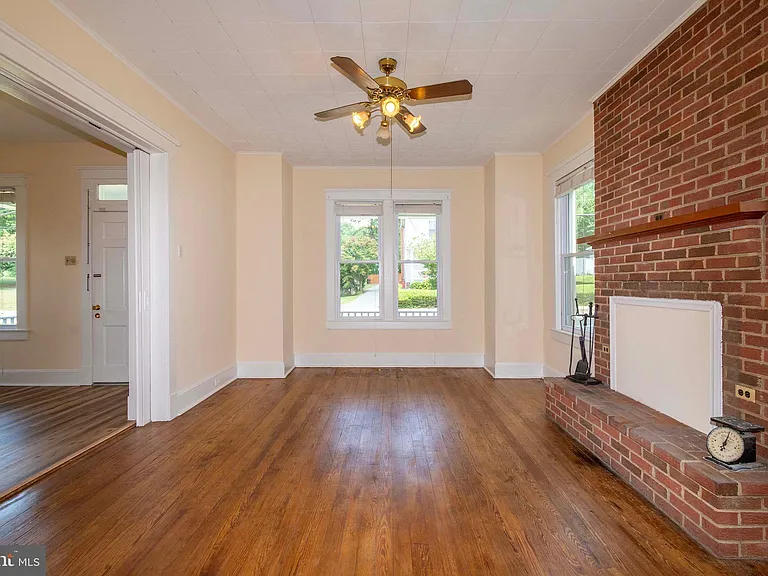 222 W Main St — Photo 22