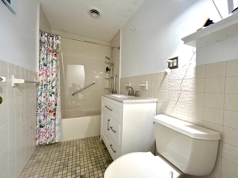 15 Thompson Dr #12 — Photo 7