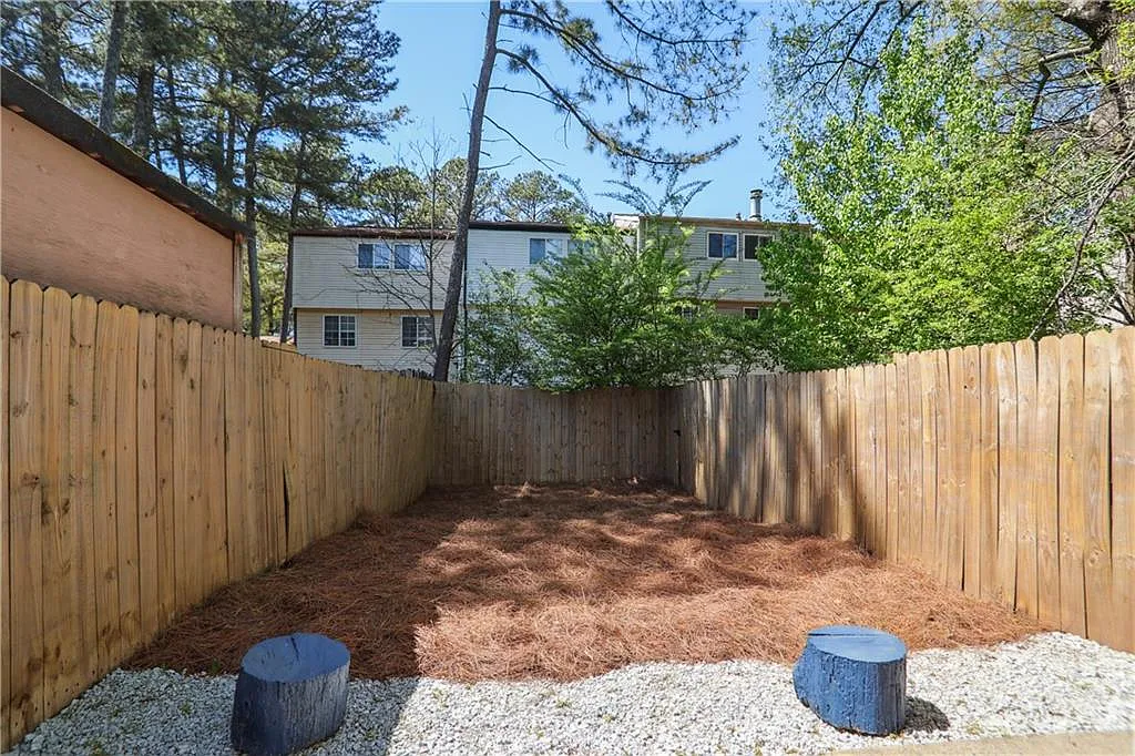 2 bed, 2.5 bath, 1152 sqft, $3,750 — Photo 2