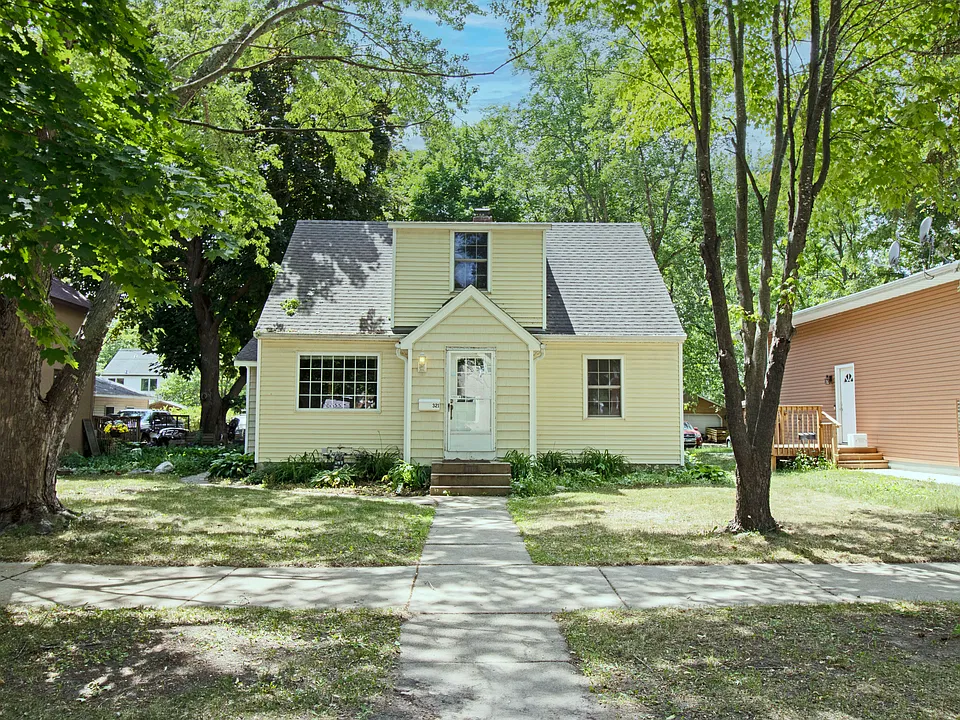321 2nd Ave NE