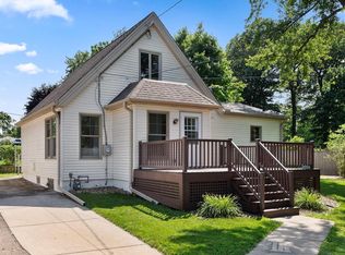 2709 E Whittaker Ave, Saint Francis, WI 53235