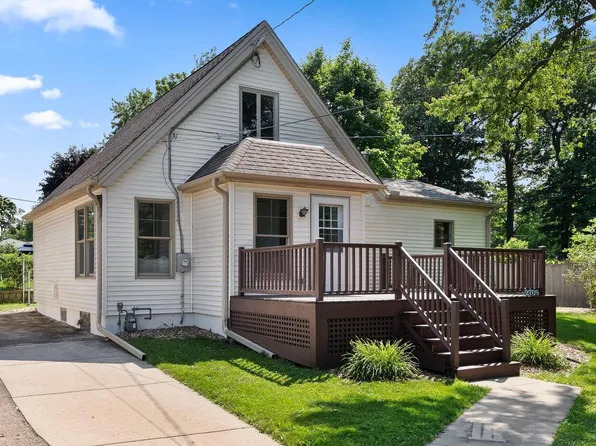 2709 East Whittaker AVENUE, Saint Francis, WI 53235