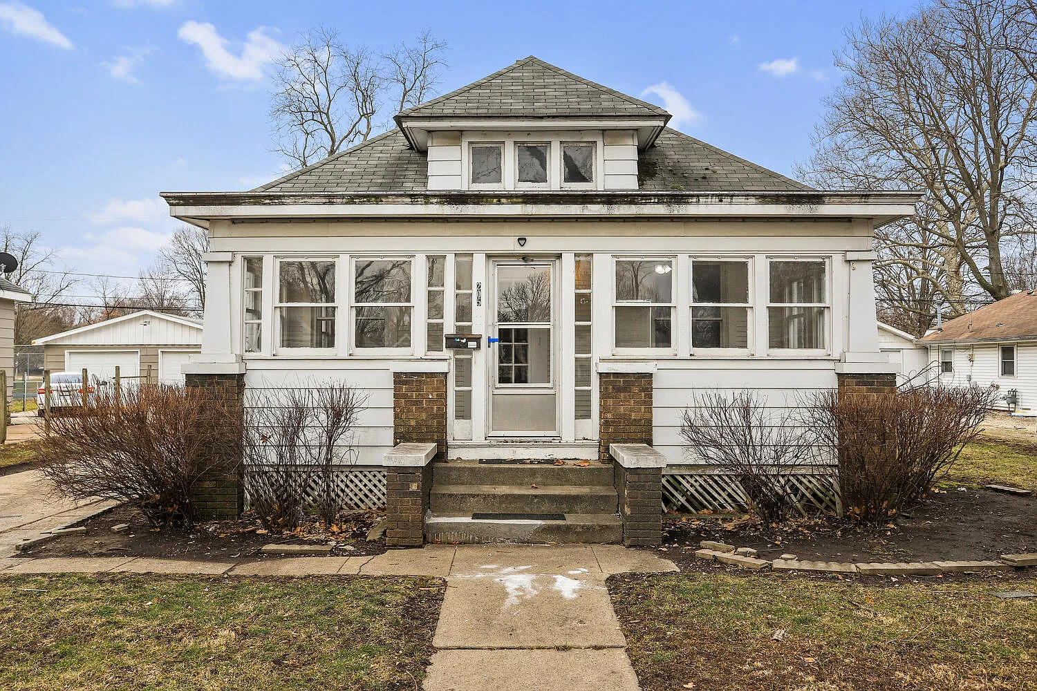 205 S Cottage Grove Ave photo 1