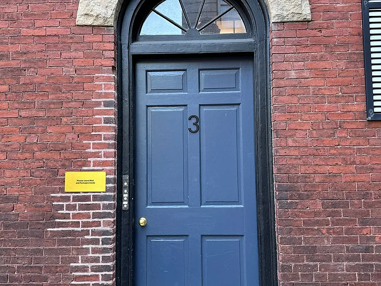 3 Bartlett St — Photo 2