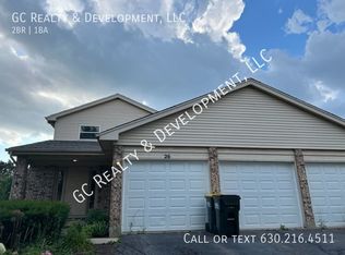 26 Terry Dr #A, Roselle, IL 60172