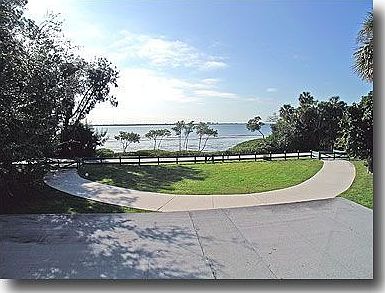 Circular Drive & Bay