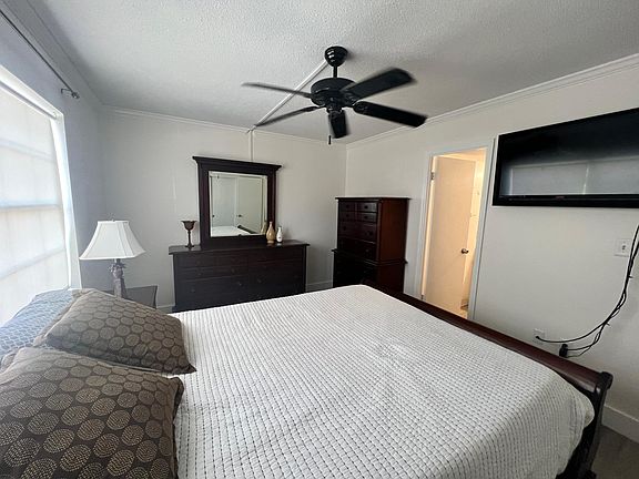 2nd image of 1458 Tamiami Trl #T7