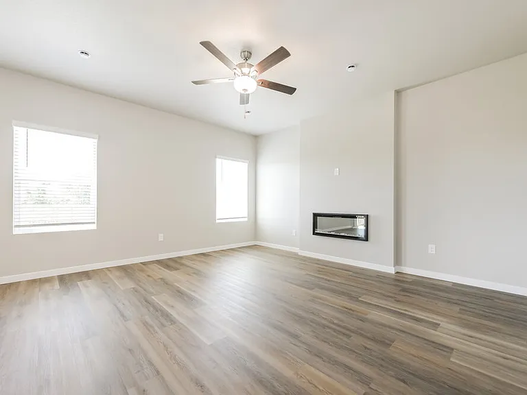 2170 Christina St — Photo 4
