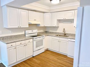 3211 Windbluff Dr, Charlotte, NC 28277