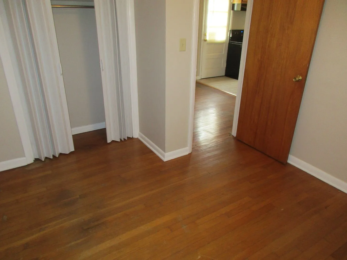 2 Bedroom 1 Bath Single Family Ranch Home Located In Middletown — Photo 2