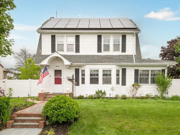 696 Madison Avenue, Lindenhurst, NY 11757