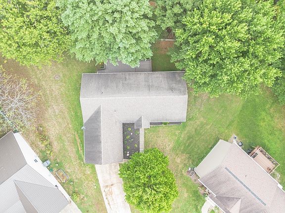 5th image of 425 S Violet Ct