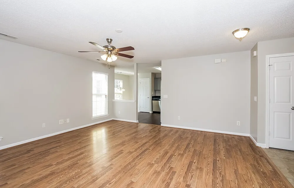 3 bed, 2.0 bath, 1211 sqft, $1,955 — Photo 2