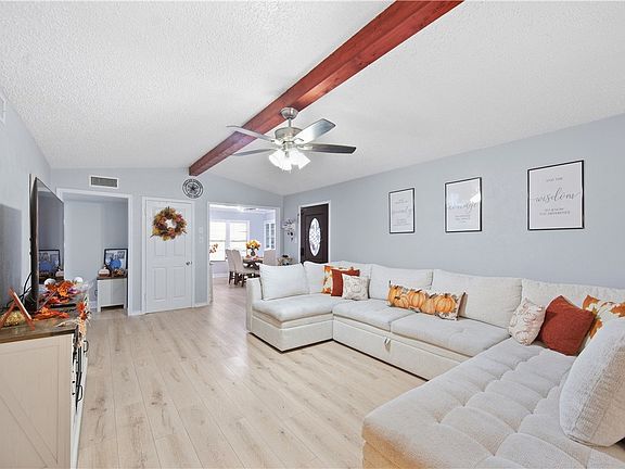 3rd image of 466 Macleod Dr