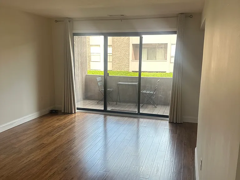 12-12G Shrewsbury Green Dr #G — Photo 5