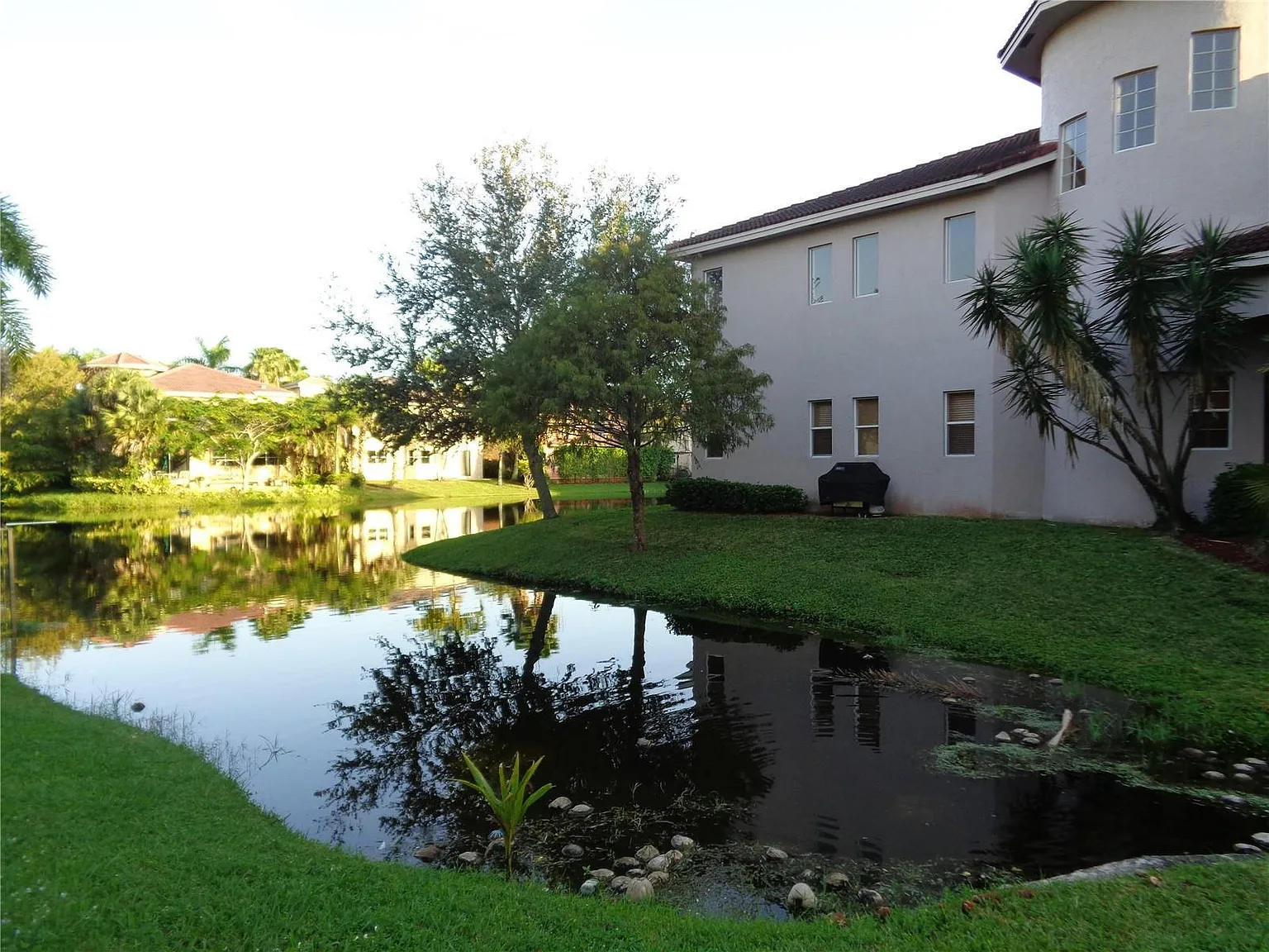 4 bed, 2.5 bath, 2868 sqft, $5,400 — Photo 3