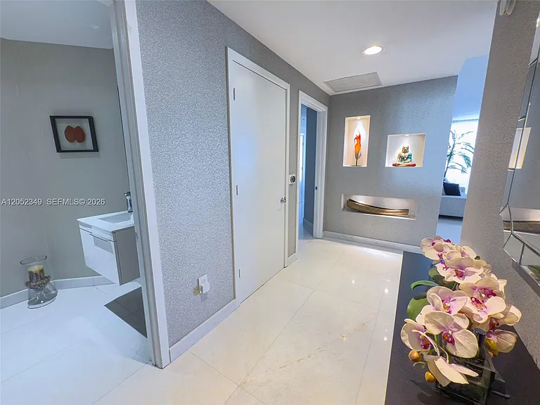 17111 Biscayne Blvd #1705 — Photo 18